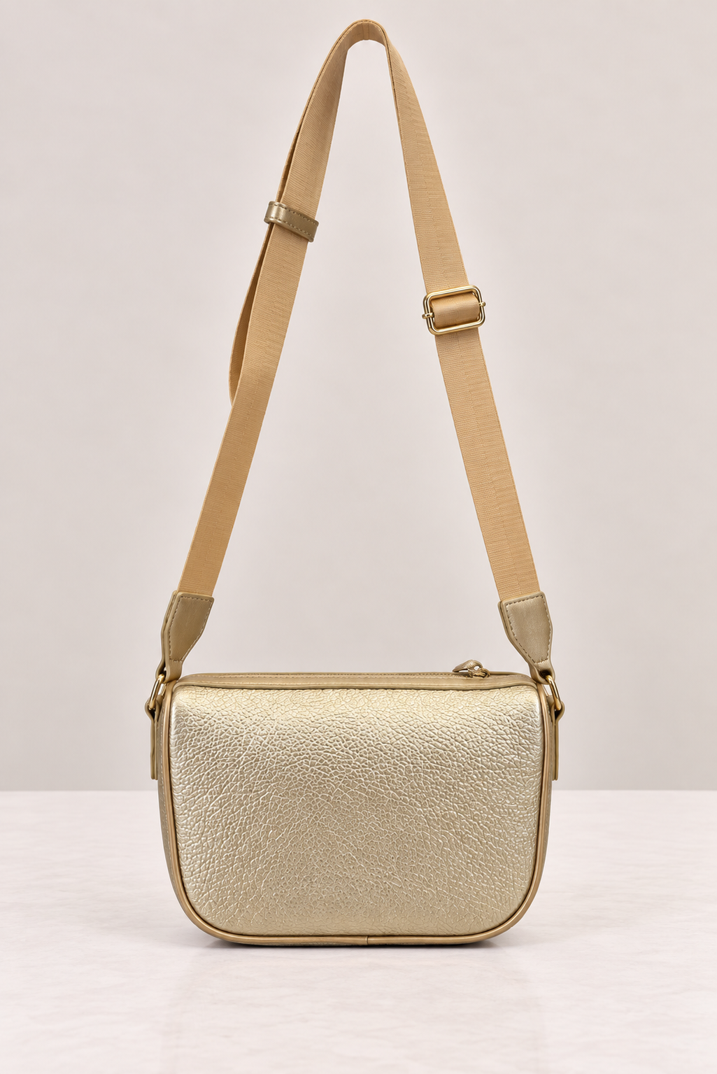 Bolso Crossover · Dorado